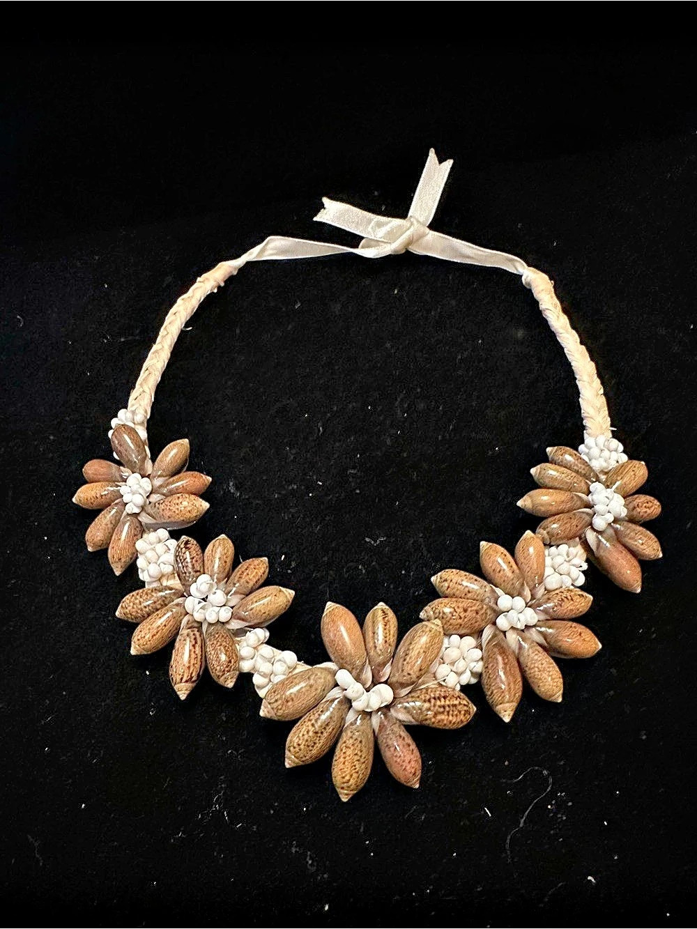 Vintage Polynesian Shell Lei Necklace Rosette Floral Choker Hawaiian Tahiti